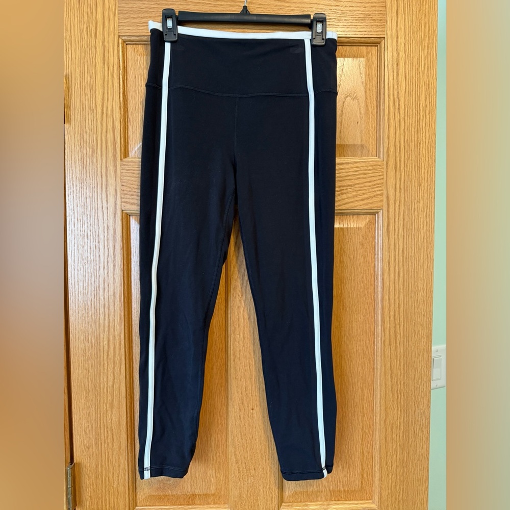 Athleta Ultra High Rise Elation 7/8 Tight Leggings in Black and White